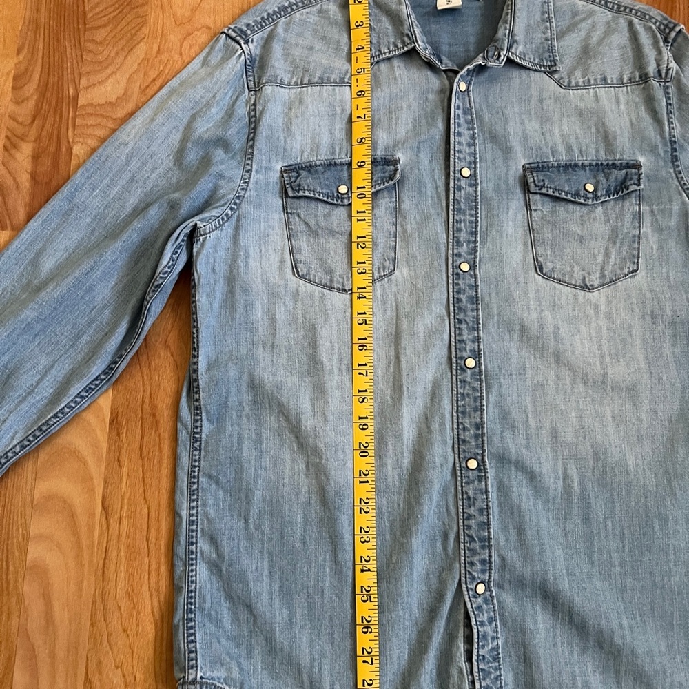 EUC H&M Light Blue Denim Western  Button Down Shirt w Pearl Snaps - Picture 5 of 9